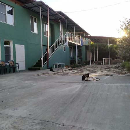Guest House On Shakirbay 11 Sukhumi Exterior foto