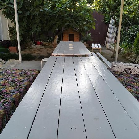 Guest House On Shakirbay 11 Sukhumi Exterior foto