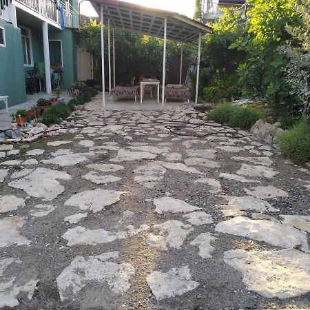 Guest House On Shakirbay 11 Sukhumi Exterior foto