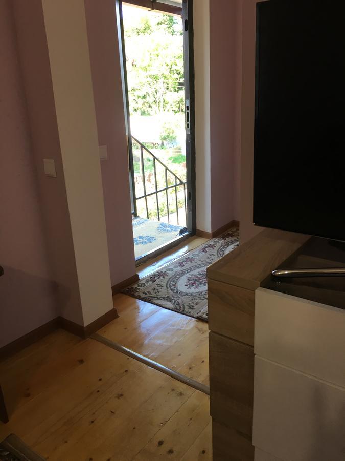 Guest House On Shakirbay 11 Sukhumi Exterior foto