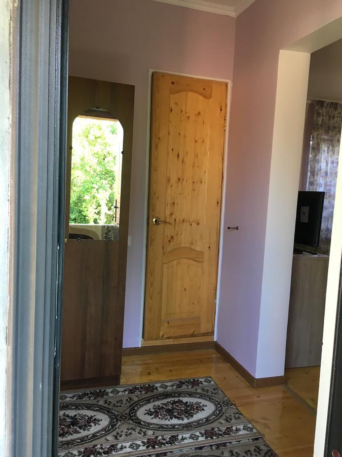 Guest House On Shakirbay 11 Sukhumi Exterior foto