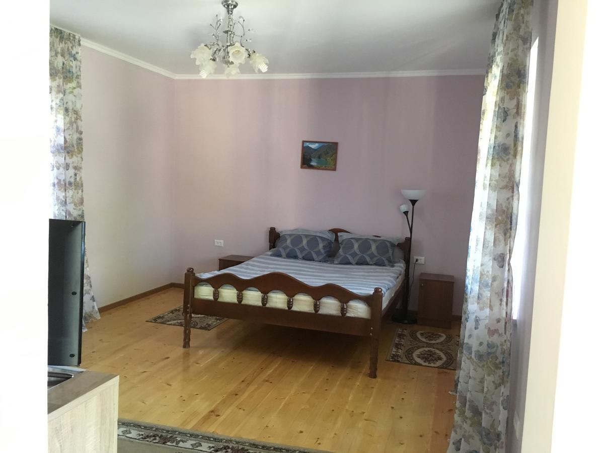 Guest House On Shakirbay 11 Sukhumi Exterior foto
