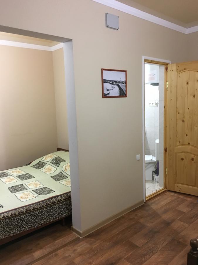 Guest House On Shakirbay 11 Sukhumi Exterior foto