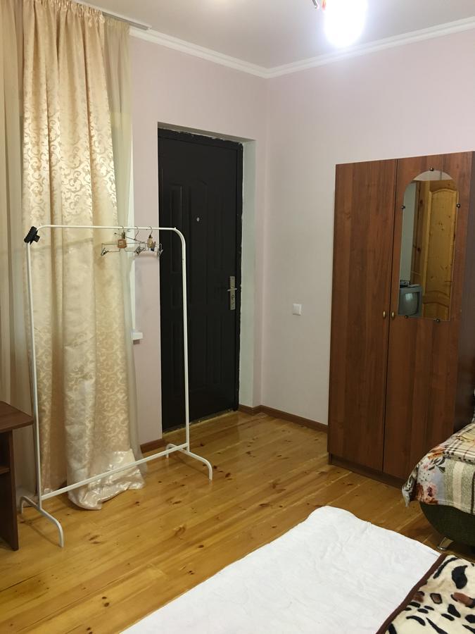 Guest House On Shakirbay 11 Sukhumi Exterior foto