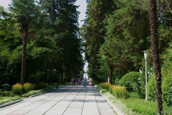 Guest House On Shakirbay 11 Sukhumi Exterior foto