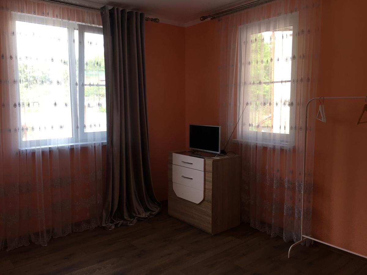 Guest House On Shakirbay 11 Sukhumi Exterior foto